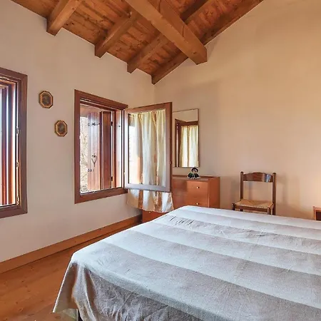 Two-bedroom Holiday In Lamon
